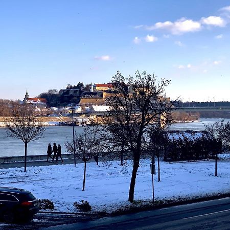 Apartman Danube โนวีซาด ภายนอก รูปภาพ