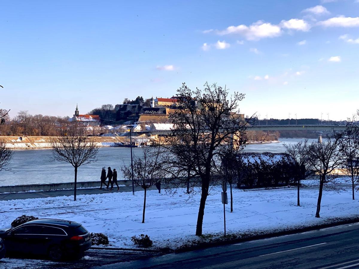 Apartman Danube โนวีซาด ภายนอก รูปภาพ