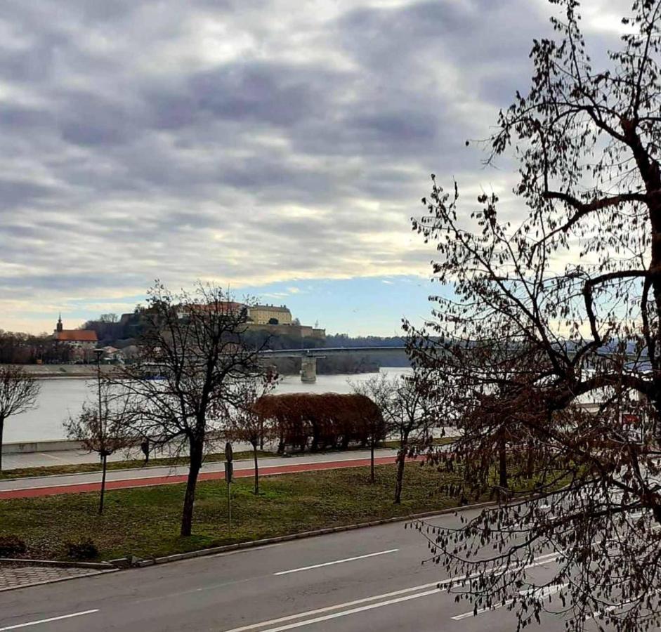 Apartman Danube โนวีซาด ภายนอก รูปภาพ